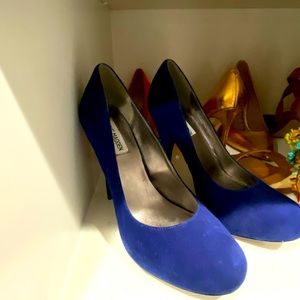 Steve Madden suede blue pumps